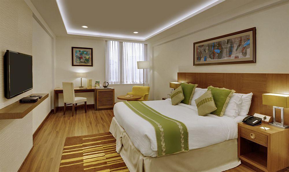 32Nd Milestone Gurgaon Exterior photo