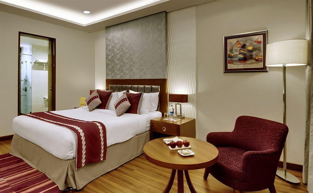 32Nd Milestone Gurgaon Exterior photo